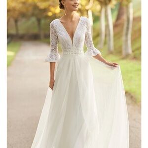 Elegant White Lace wedding dress